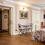 招待所 Francy House