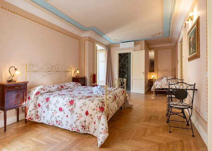 ゲストハウス Francy House テルミニ・イメレーゼ