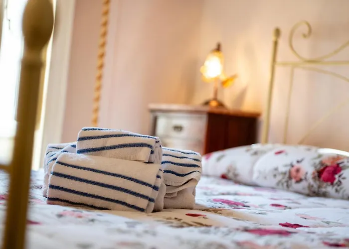 Francy House ゲストハウス テルミニ・イメレーゼ